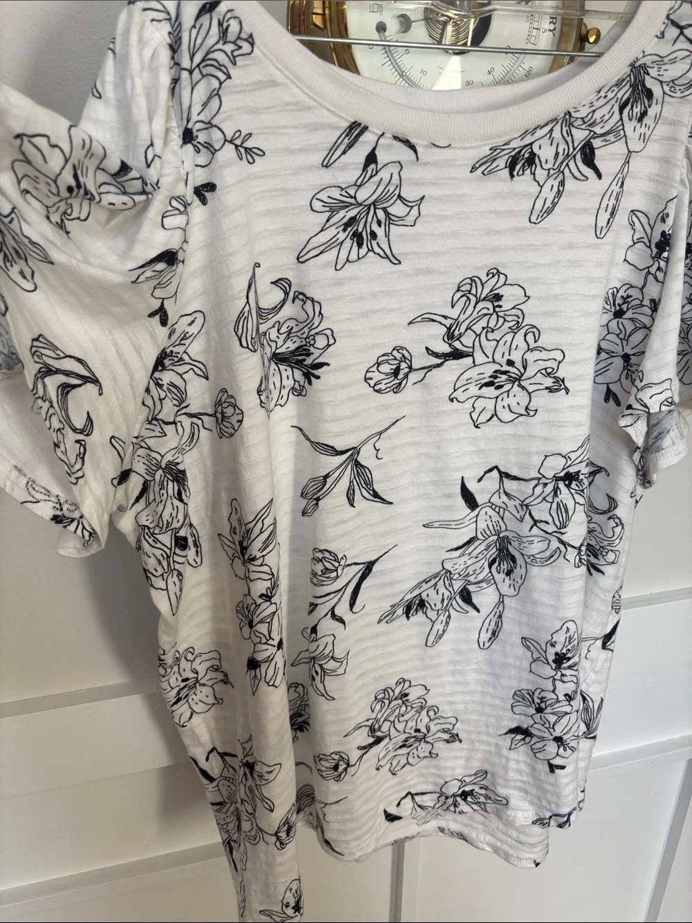 Jane & Delancey Women's White Black Floral V-Neck Blouse size 1 x